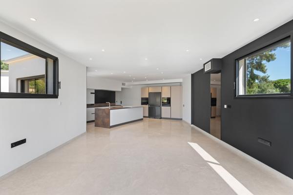 Vente Maison de luxe Saint-Cyr-sur-Mer 5 Pièces 160 m²