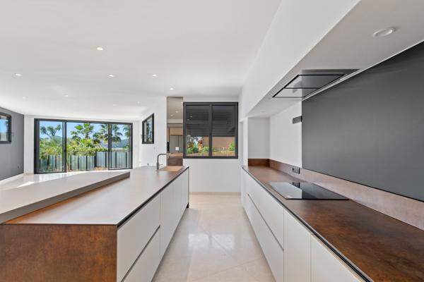 Vente Maison de luxe Saint-Cyr-sur-Mer 5 Pièces 160 m²