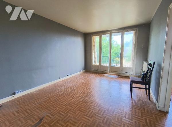 Appartement de type F2 avec balcon et box