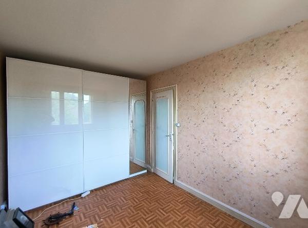 Appartement de type F2 avec balcon et box