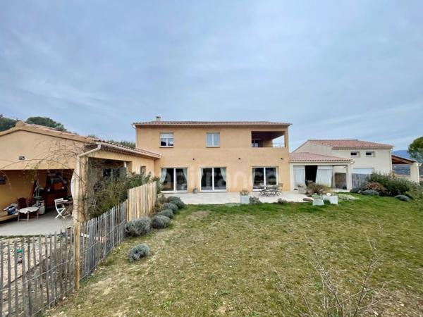 Propriété d’exception sur les hauteurs d’Apt – Vue, calme et potentiel rare