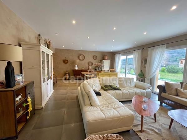 Propriété d’exception sur les hauteurs d’Apt – Vue, calme et potentiel rare