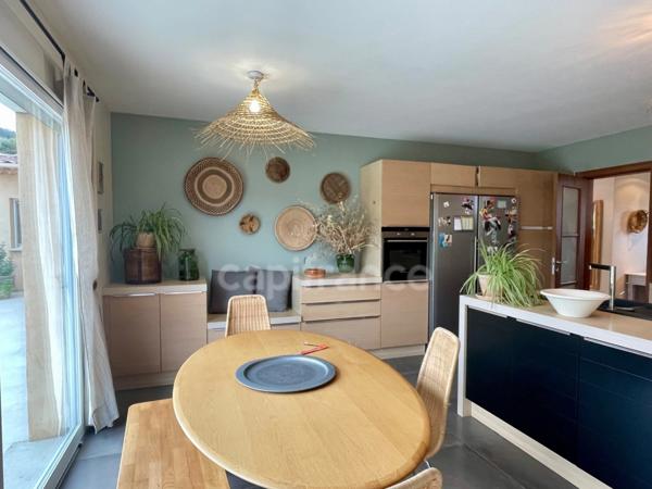 Propriété d’exception sur les hauteurs d’Apt – Vue, calme et potentiel rare