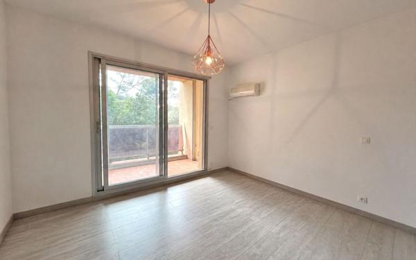 Appartement à vendre    1 pièce • 27 m2 Grasse