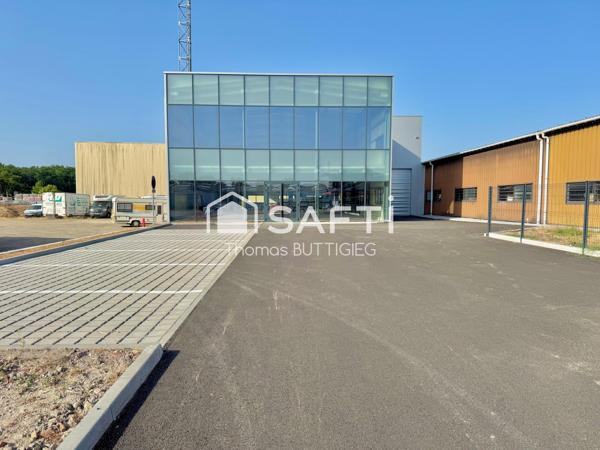 Local 800m2 Aigrefeuille-sur-Maine