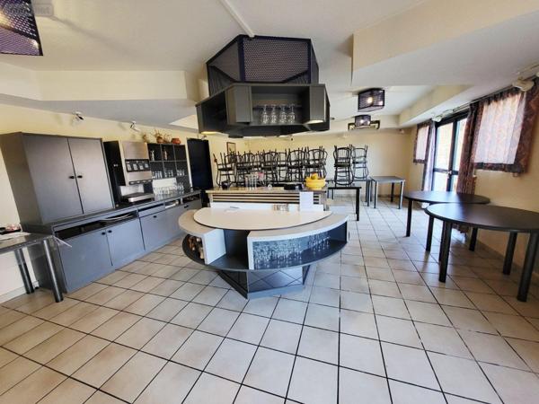 Murs commerciaux à vendre à Merlines en Corrèze (19340), ref : UM 1311