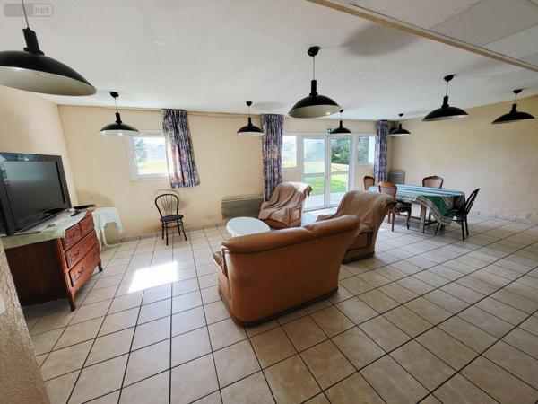 Murs commerciaux à vendre à Merlines en Corrèze (19340), ref : UM 1311