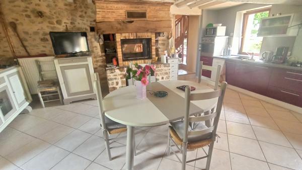 Superbe maison, dépendances, 6000m² de terrain