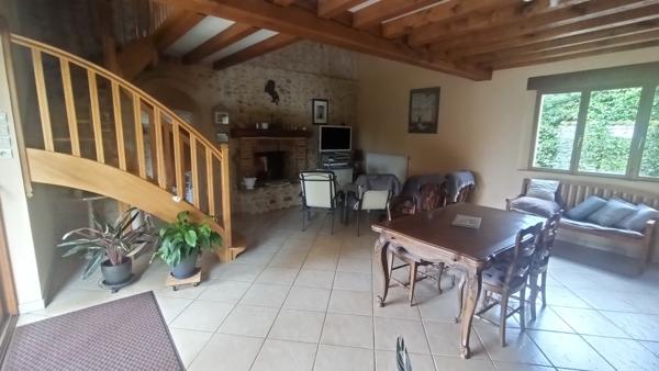 Superbe maison, dépendances, 6000m² de terrain