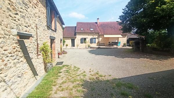 Superbe maison, dépendances, 6000m² de terrain