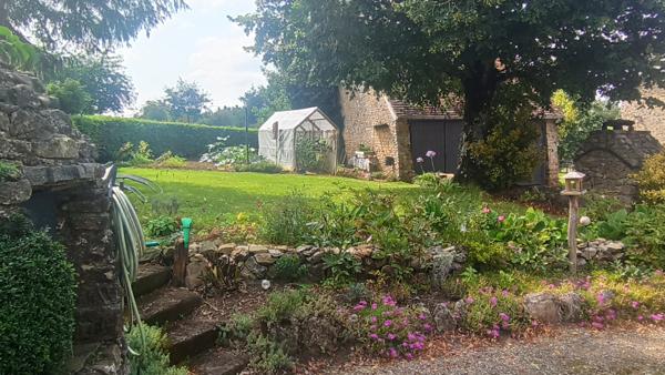 Superbe maison, dépendances, 6000m² de terrain