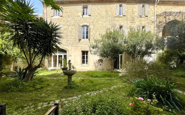 Maison à vendre    9 pièces •  Vauvert