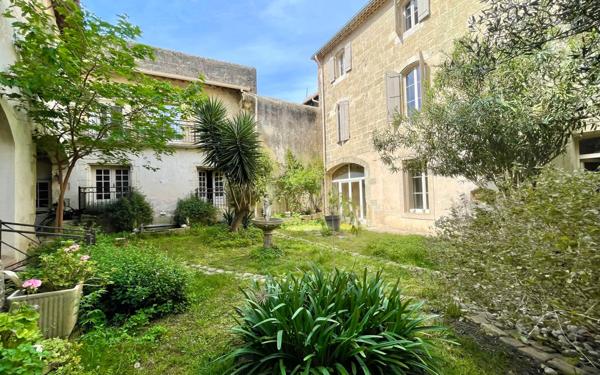 Maison à vendre    9 pièces •  Vauvert