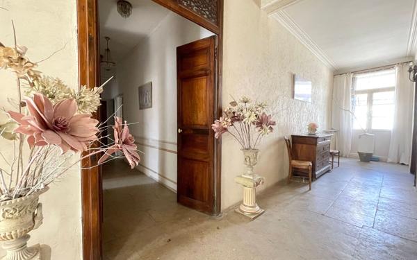 Maison à vendre    9 pièces •  Vauvert