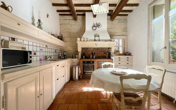 Maison à vendre    9 pièces •  Vauvert