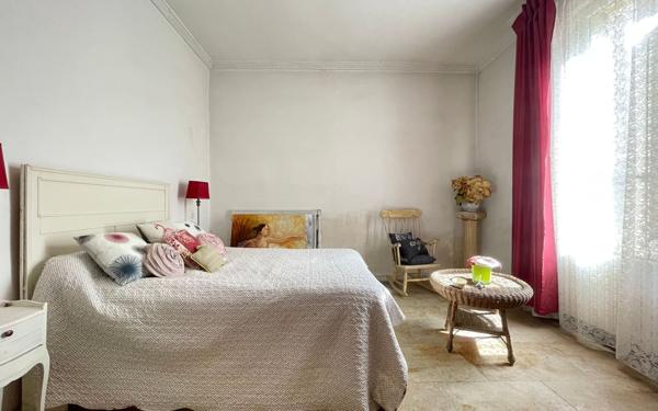 Maison à vendre    9 pièces •  Vauvert