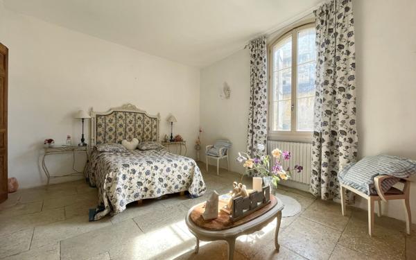 Maison à vendre    9 pièces •  Vauvert