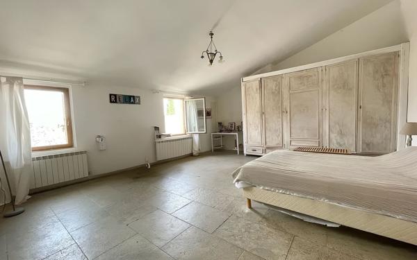 Maison à vendre    9 pièces •  Vauvert