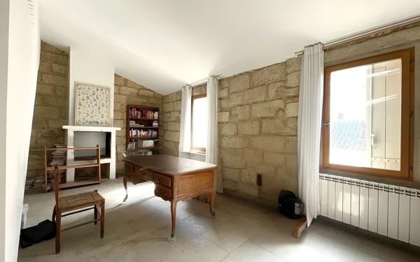 Maison à vendre    9 pièces •  Vauvert