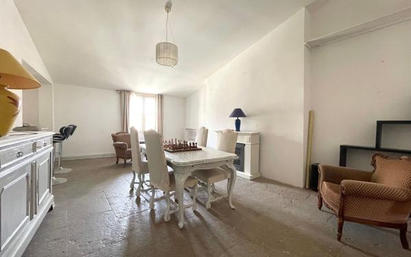 Maison à vendre    9 pièces •  Vauvert