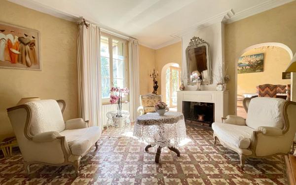 Maison à vendre    9 pièces •  Vauvert