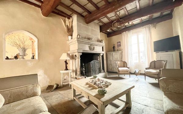 Maison à vendre    9 pièces •  Vauvert