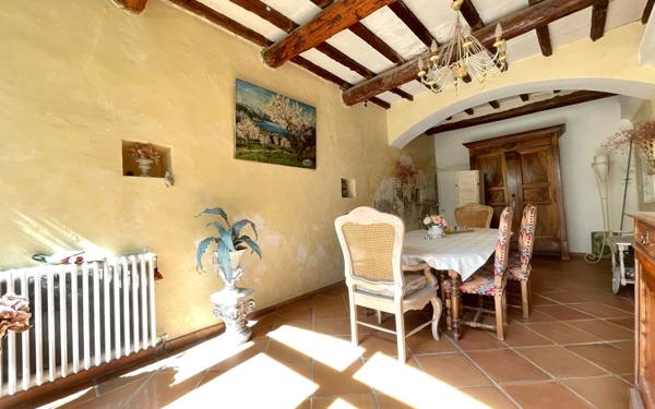 Maison à vendre    9 pièces •  Vauvert