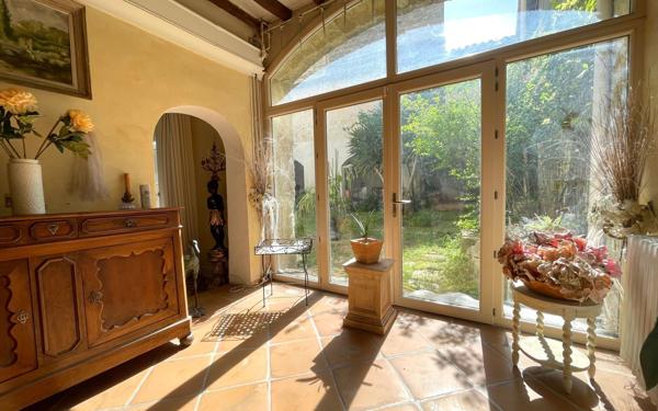 Maison à vendre    9 pièces •  Vauvert