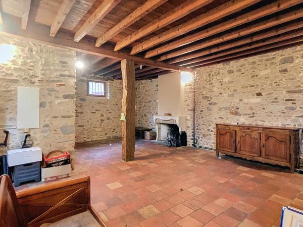 Bâtisse du 19ème siècle - 170 m2 - 5 pièces