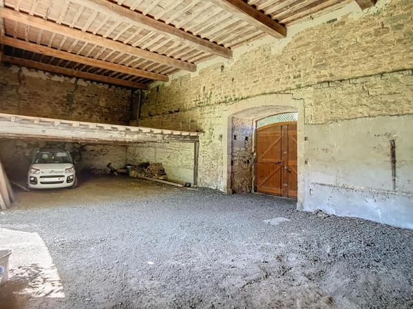 Bâtisse du 19ème siècle - 170 m2 - 5 pièces