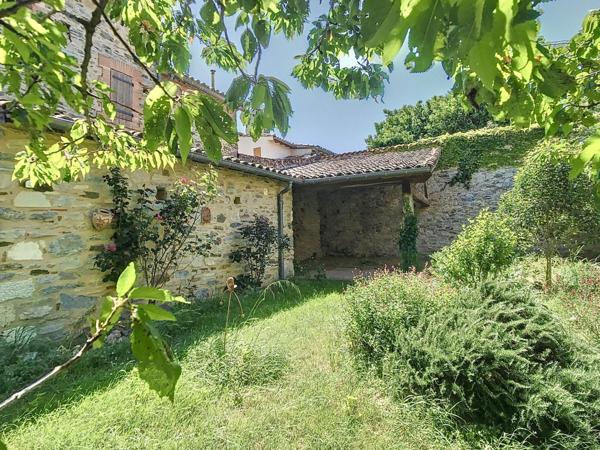 Bâtisse du 19ème siècle - 170 m2 - 5 pièces