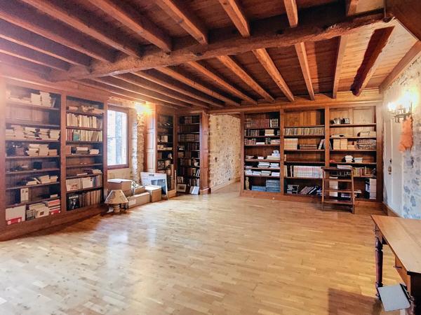 Bâtisse du 19ème siècle - 170 m2 - 5 pièces