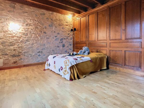 Bâtisse du 19ème siècle - 170 m2 - 5 pièces