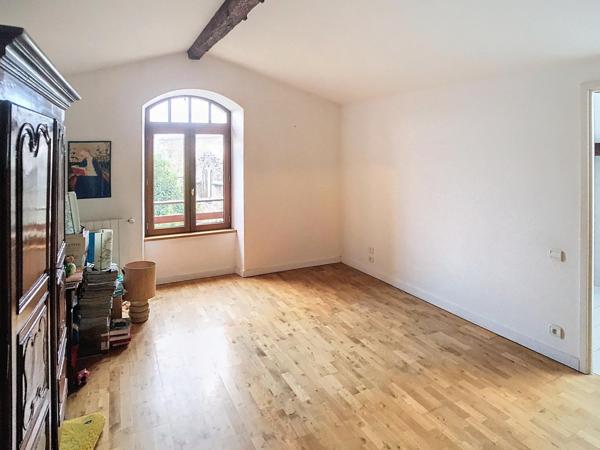 Bâtisse du 19ème siècle - 170 m2 - 5 pièces