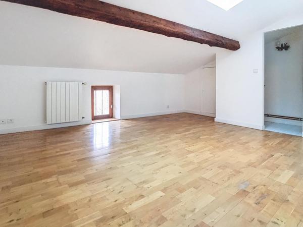 Bâtisse du 19ème siècle - 170 m2 - 5 pièces