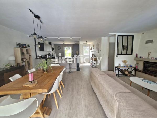 Maison
         7 pièces
        - 180 m² 492 000 € *