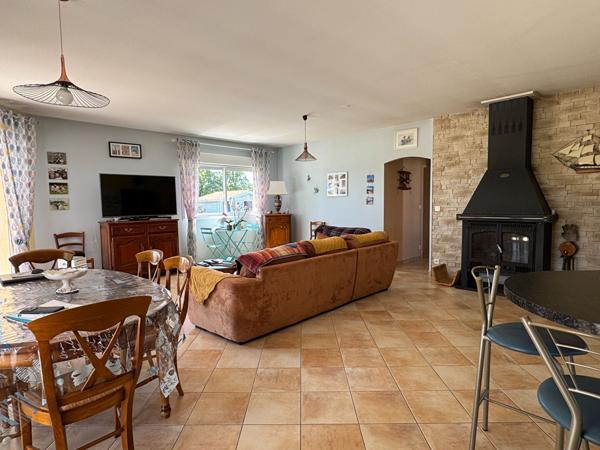 17600 SAUJON Maison avec piscine chauffée et double garage à Saujon