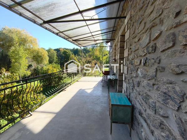 Maison familiale, appartement, jardin et dépendances