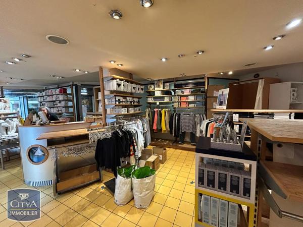 Local commercial à louer 142.68m² Tarbes (65000)
