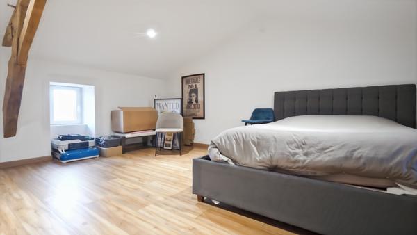 Magnifique Maison en Pierre Rénovée - avec sa grange à rénover de 143 m2