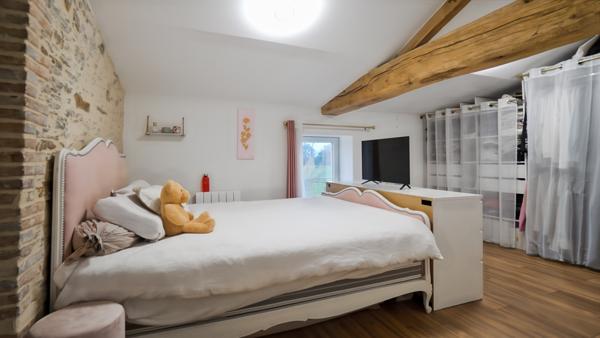 Magnifique Maison en Pierre Rénovée - avec sa grange à rénover de 143 m2