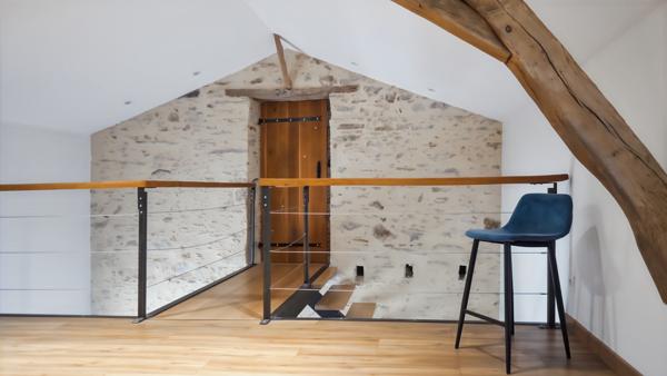 Magnifique Maison en Pierre Rénovée - avec sa grange à rénover de 143 m2