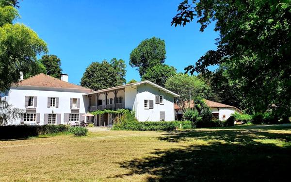 Maison à vendre    14 pièces •  Saint-Martin-d'Oney