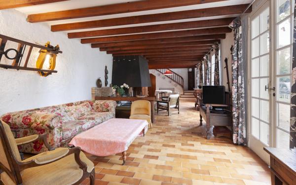 Maison à vendre    14 pièces •  Saint-Martin-d'Oney