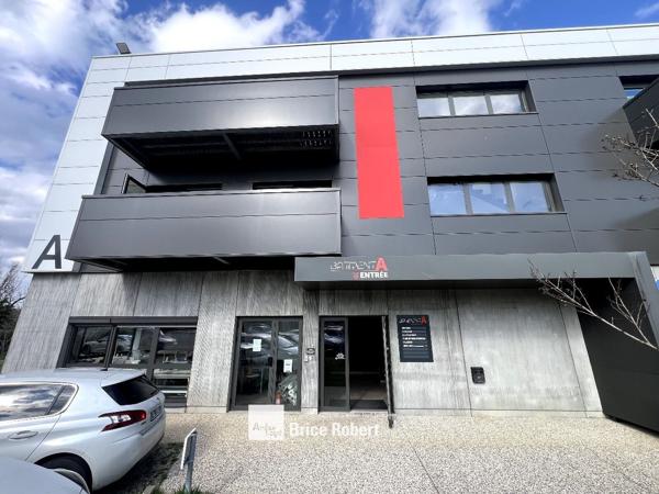 Bureaux à louer à Sathonay-Camp lumineux et facilement accessibles