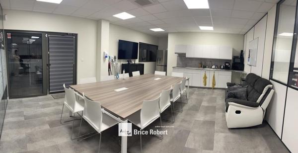 Bureaux à louer à Sathonay-Camp lumineux et facilement accessibles