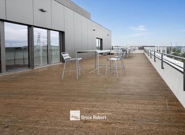 Bureaux à vendre immeuble indépendant à Saint-Priest avec grand terrain