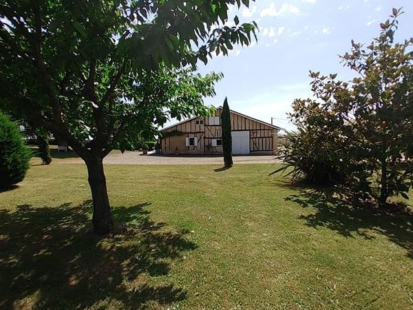 Ancienne propriété agricole avec dépendances au calme Eauze