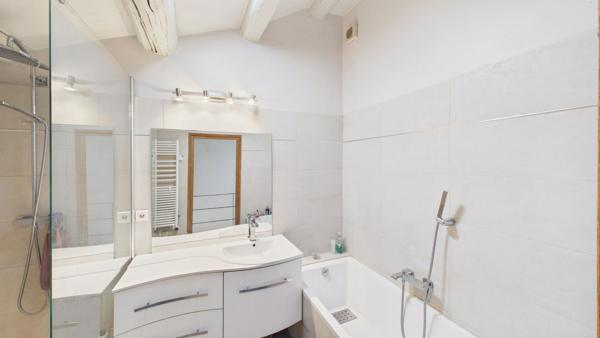 À 5 km d'Avignon Maison de Village Type LOFT 170 m² avec Terrasse, Garage Idéale 2 Familles Rognonas