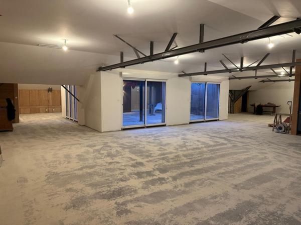LIBOURNE IMMEDIAT - TRES BEAU BATIMENT PARFAIT ETAT - GARAGES ET BUREAUX - BON RAPPORT LOCATIF